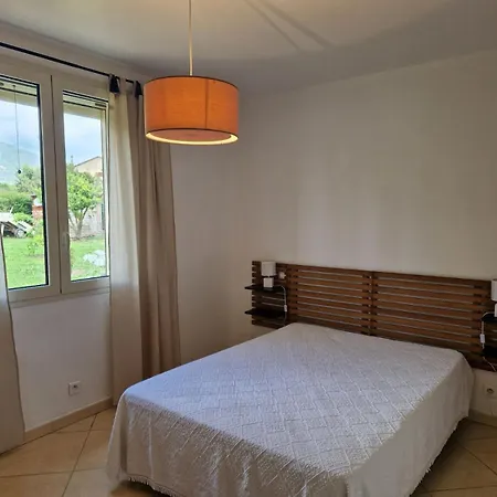 Maison Jumelée Clôturée *